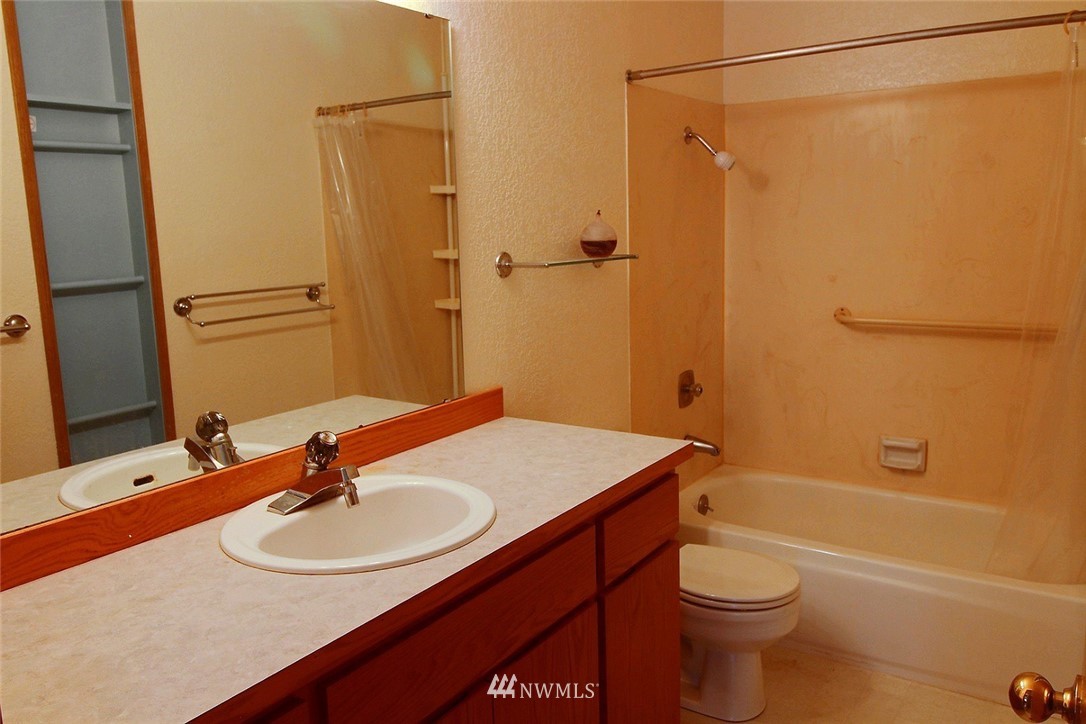 15812 Southeast 143rd Street Renton, WA 98059 - Photo 21 of 31 Gallery Image 21