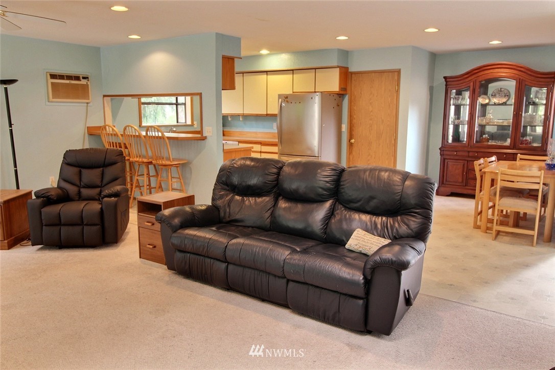 15812 Southeast 143rd Street Renton, WA 98059 - Photo 4 of 31 Gallery Image 4