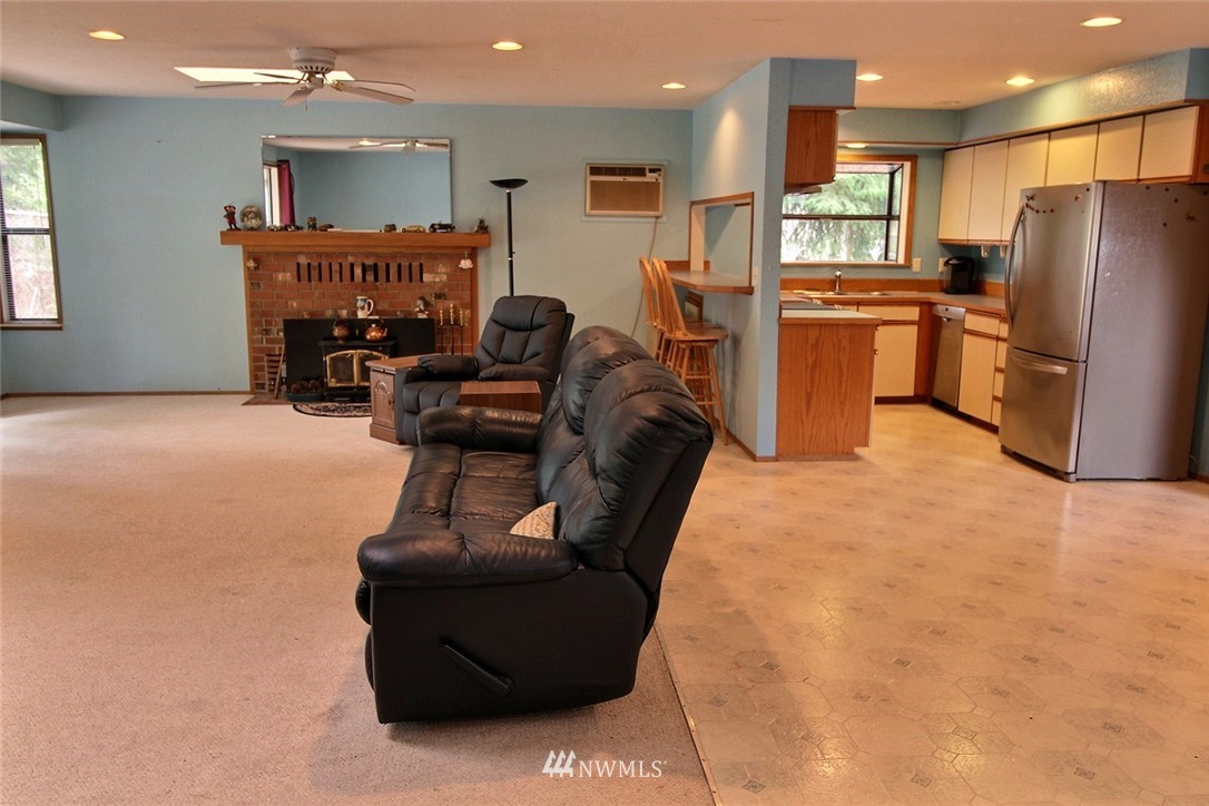 15812 Southeast 143rd Street Renton, WA 98059 - Photo 9 of 31 Gallery Image 9