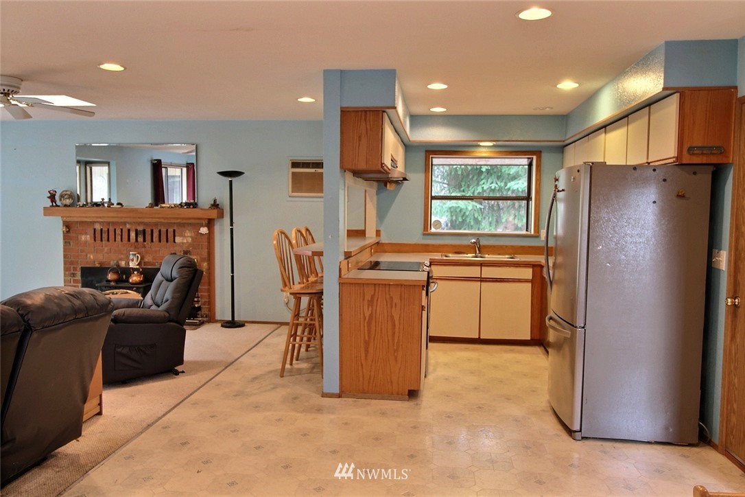 15812 Southeast 143rd Street Renton, WA 98059 - Photo 10 of 31 Gallery Image 10