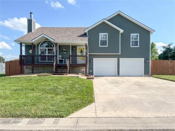$299,900 | 404 Colony Avenue, East Lynne, MO 64743