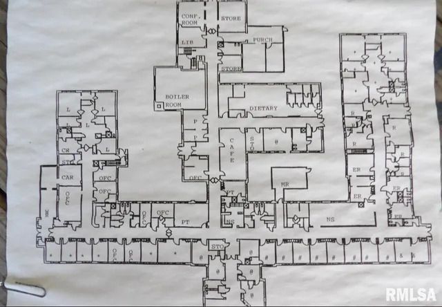 $690,000 | 400 Plum Street, Carmi, IL 62821