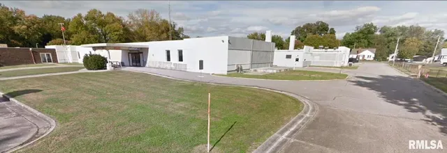 $690,000 | 400 Plum Street, Carmi, IL 62821