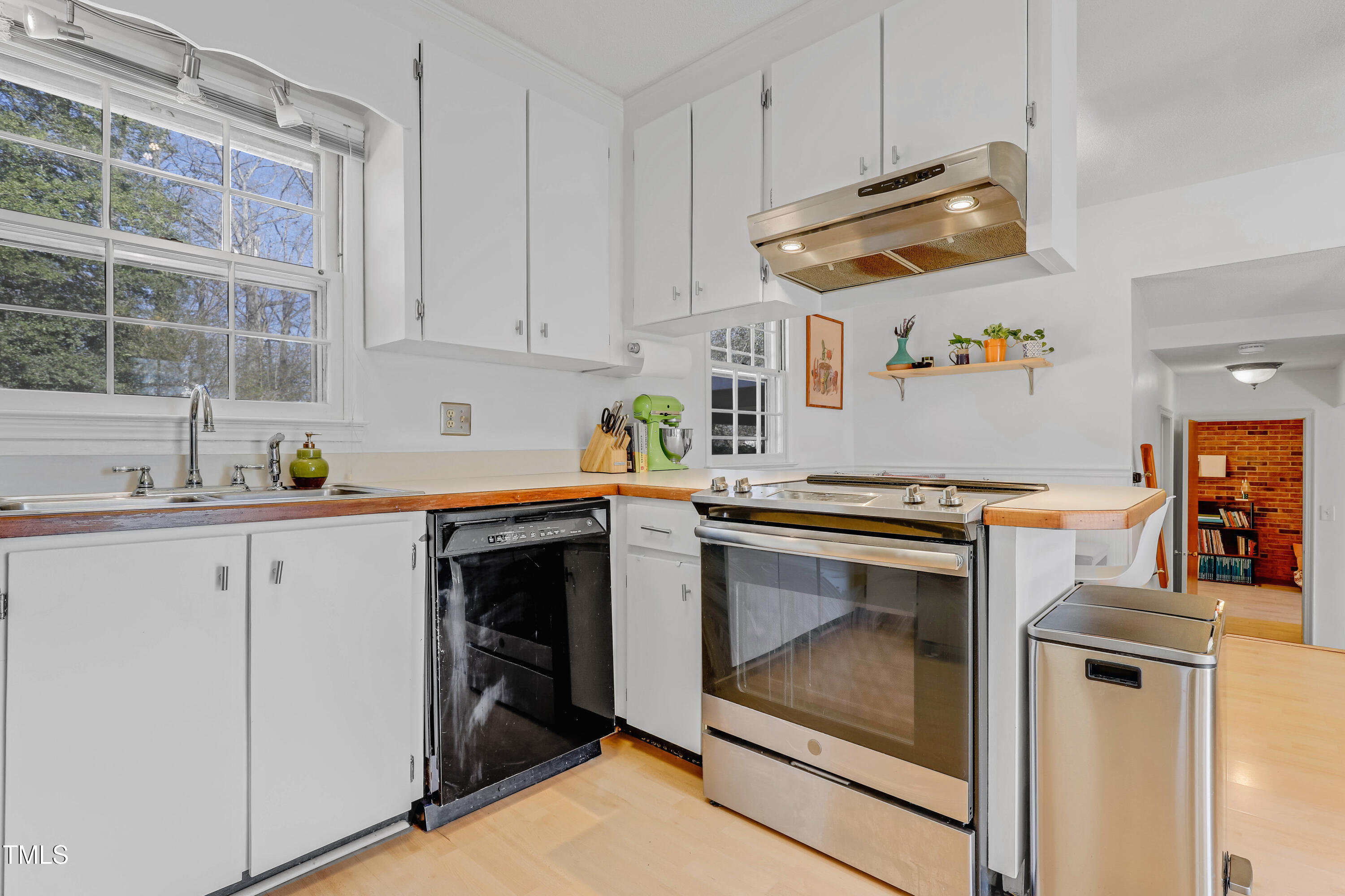 4121 Pin Oak Road Raleigh, NC 27604 - Photo 6 of 37 9