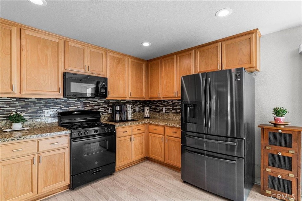 784 Taryn Court Merced, CA 95341 - Photo 17 of 39 a kitchen with granite countertop stainless steel appliances and cabinets