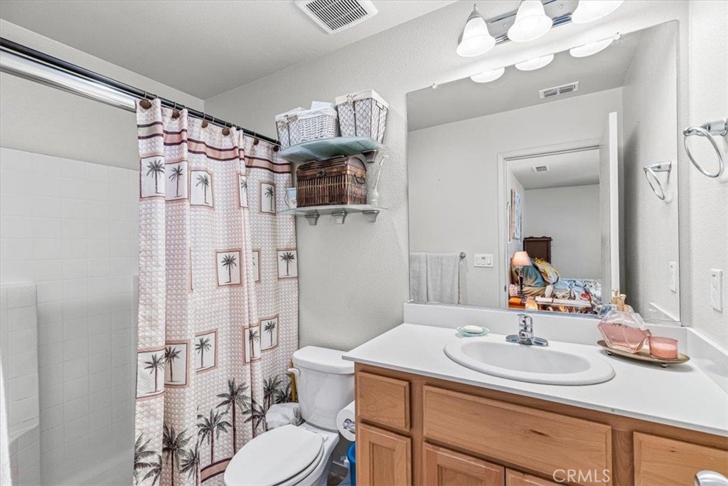784 Taryn Court Merced, CA 95341 - Photo 25 of 39 a bathroom with a sink vanity granite toilet and shower