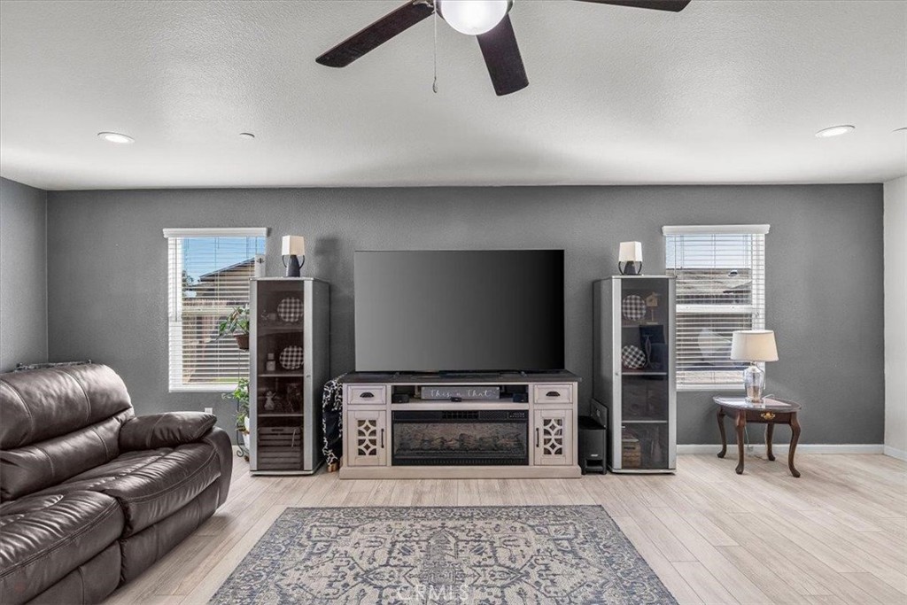 784 Taryn Court Merced, CA 95341 - Photo 8 of 39 a living room with furniture and a flat screen tv