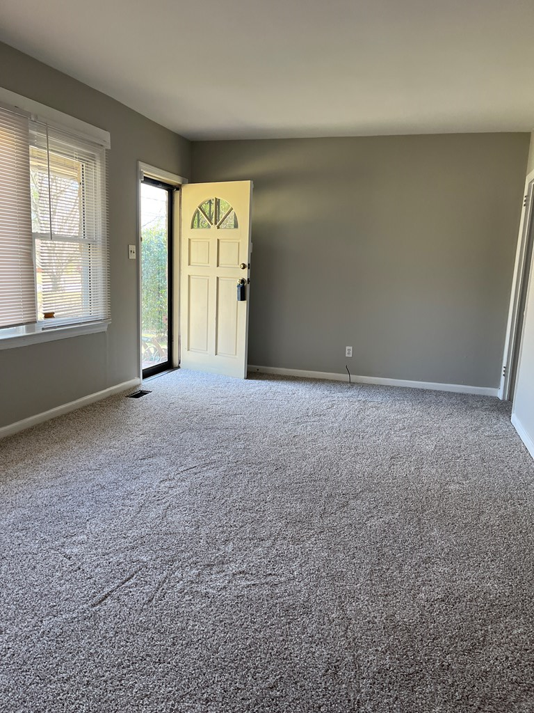 1943 Avalon Road Columbus, GA 31907 - Photo 3 of 21 Living Room