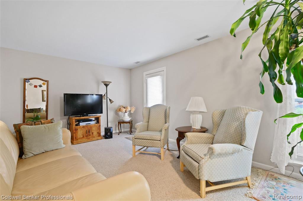 525 East University Drive, Unit 1002 Rochester, MI 48307 - Photo 6 of 12