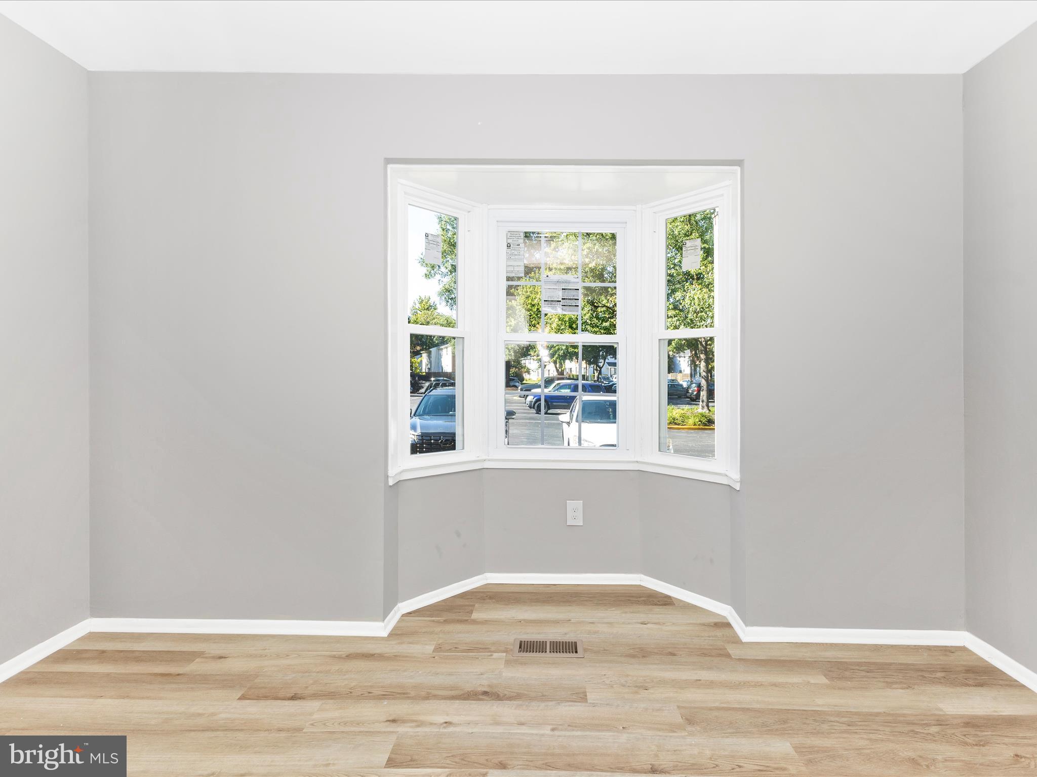1804 Aberdeen Circle Crofton, MD 21114 - Photo 4 of 46 Living Room