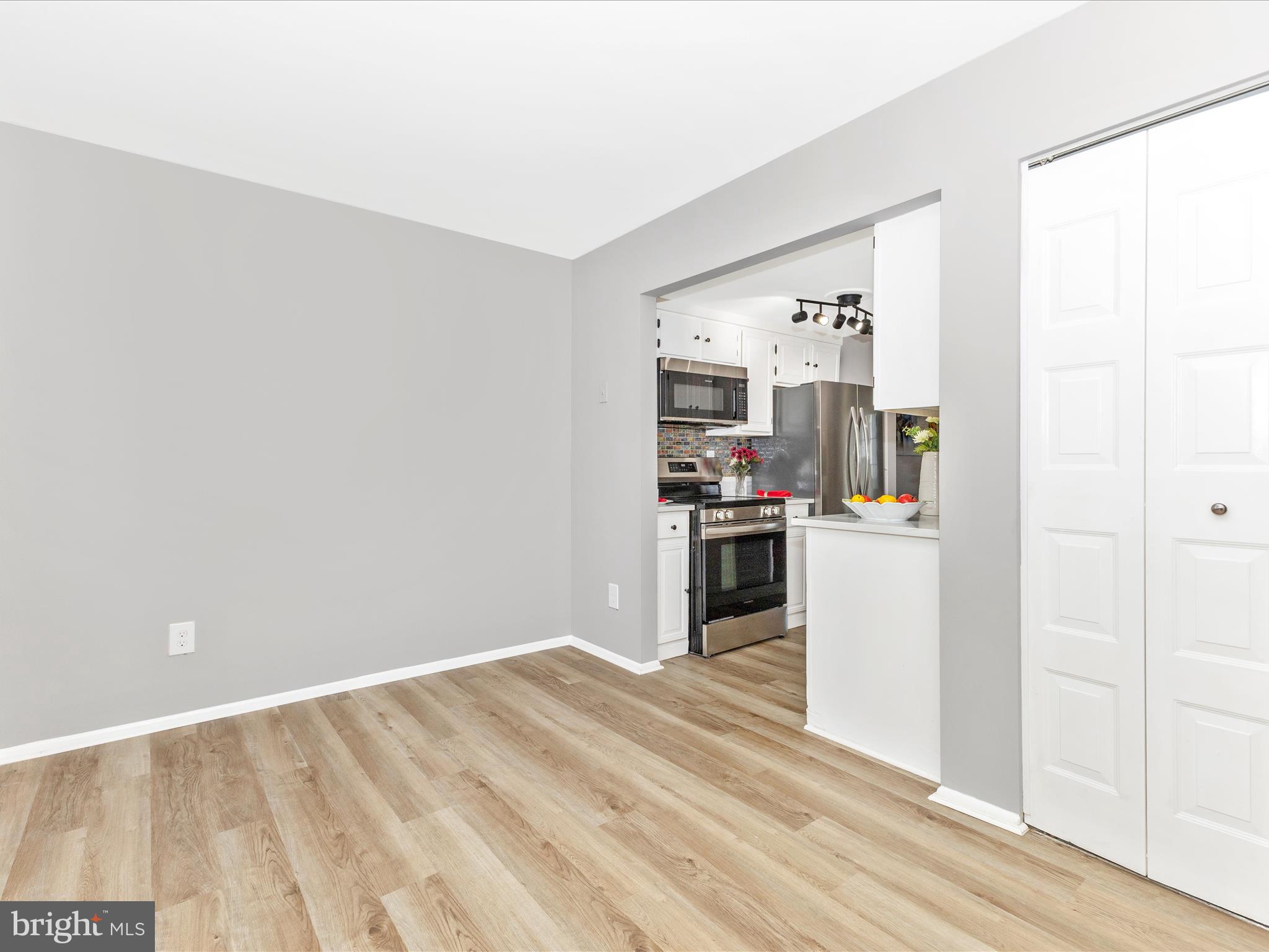 1804 Aberdeen Circle Crofton, MD 21114 - Photo 8 of 46 Living Room