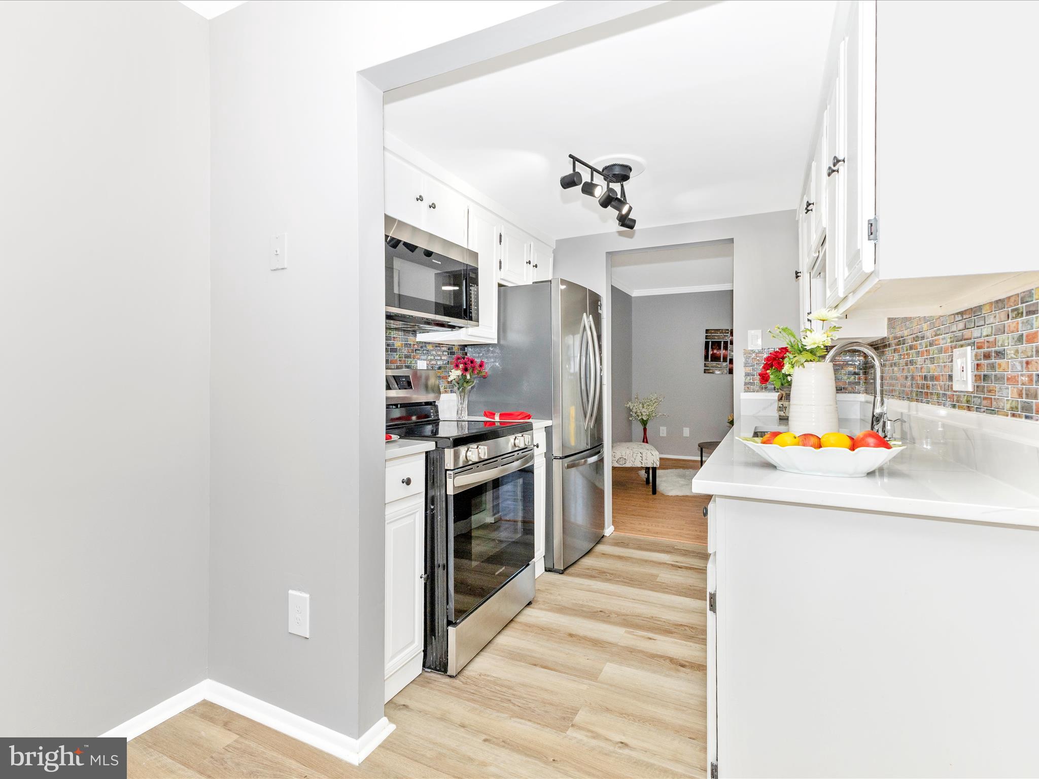 1804 Aberdeen Circle Crofton, MD 21114 - Photo 9 of 46 Kitchen