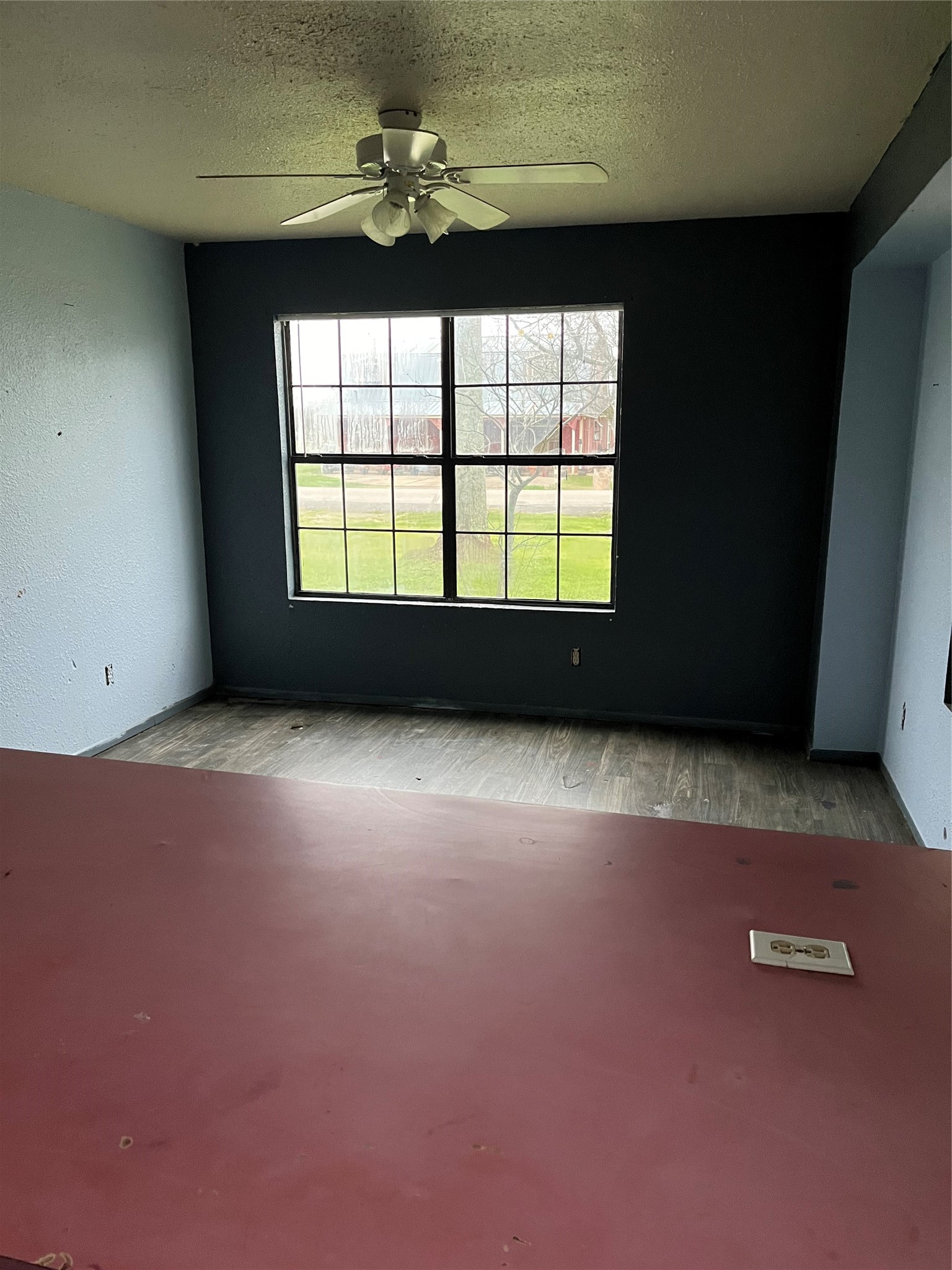 12022 Annette Road, Unit CR657 Angleton, TX 77515 - Photo 19 of 26 an empty room with a window