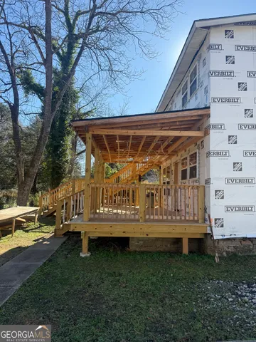 a view of backyard with a chair