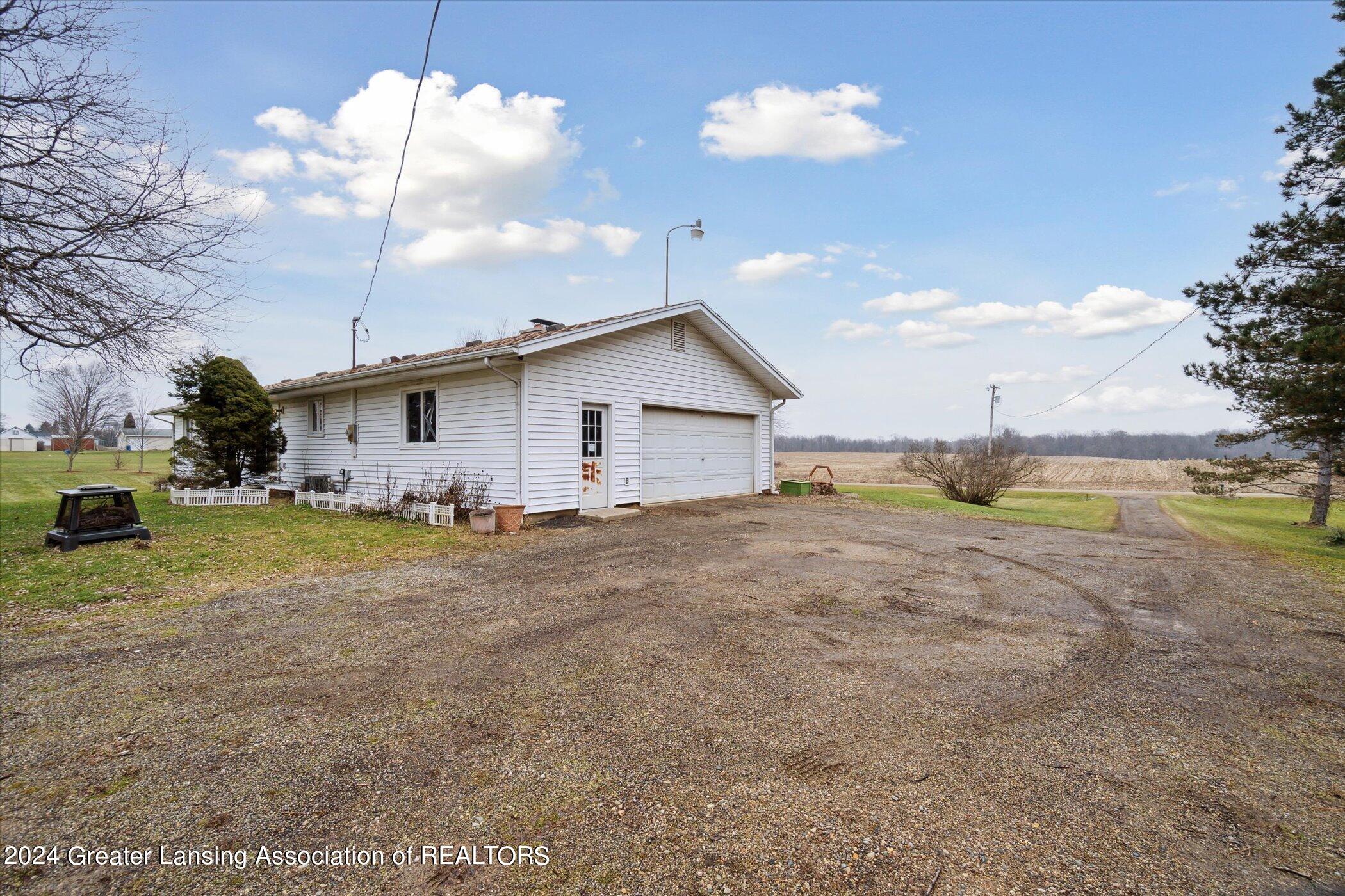 4713 Pares Road Dimondale, MI 48821 - Photo 45 of 61 44-4713-Pares-Rd-Diamondale-MI-48821-Win