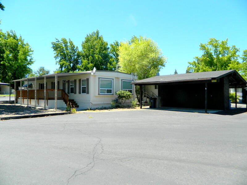 301 Bandy Way Grants Pass, OR 97526 - Photo 2 of 30 Home & Carpot
