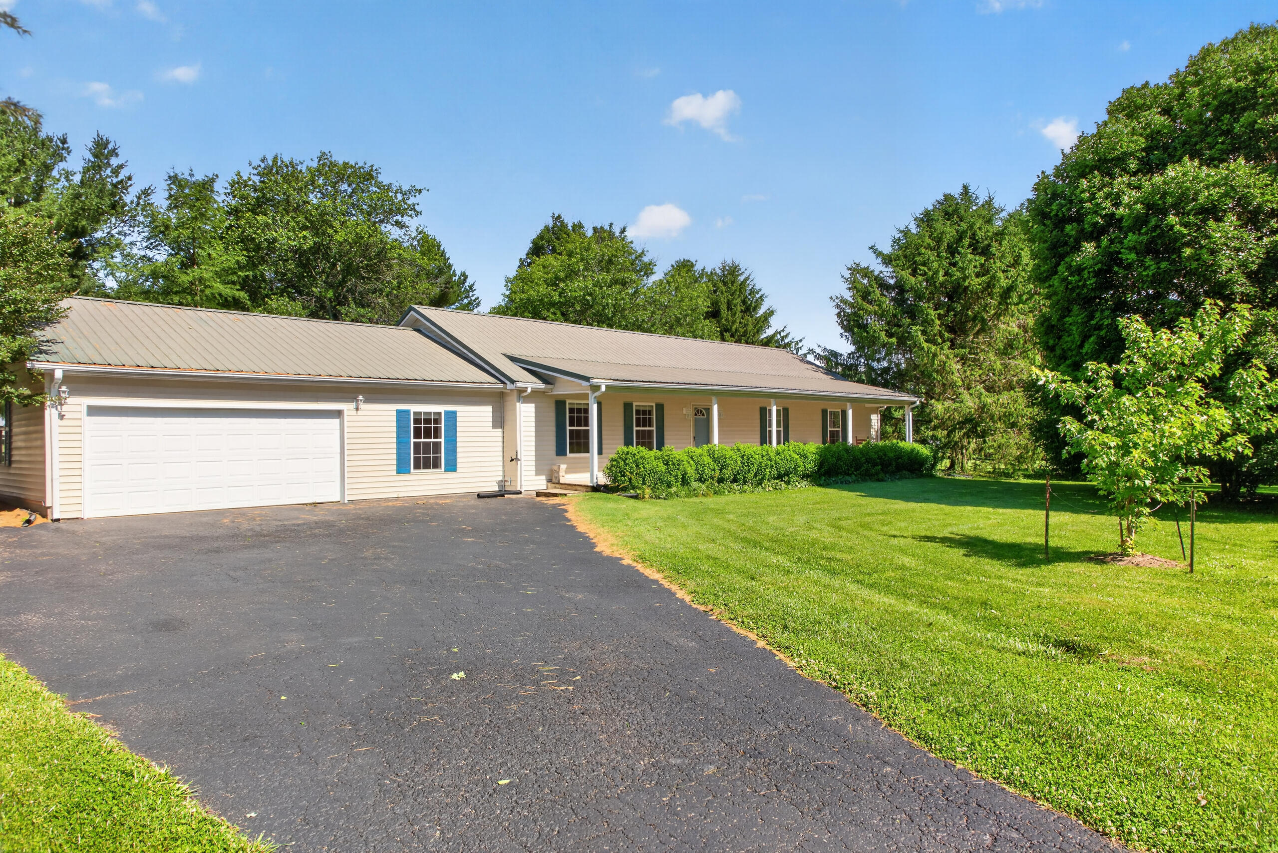 600 Allen Ison Road Harrodsburg, KY 40330 - Photo 1 of 43 Front of Home