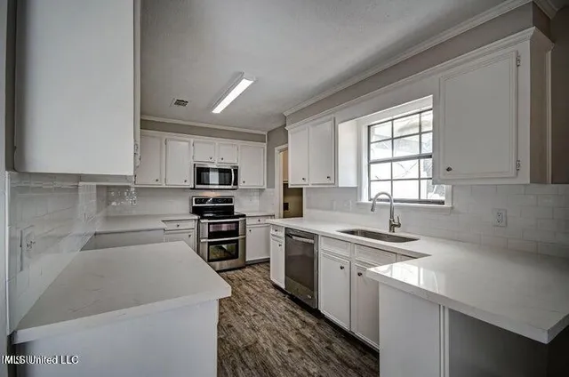 $2,195 | 229 Brendalwood Boulevard, Unit B, Brandon, MS 39047