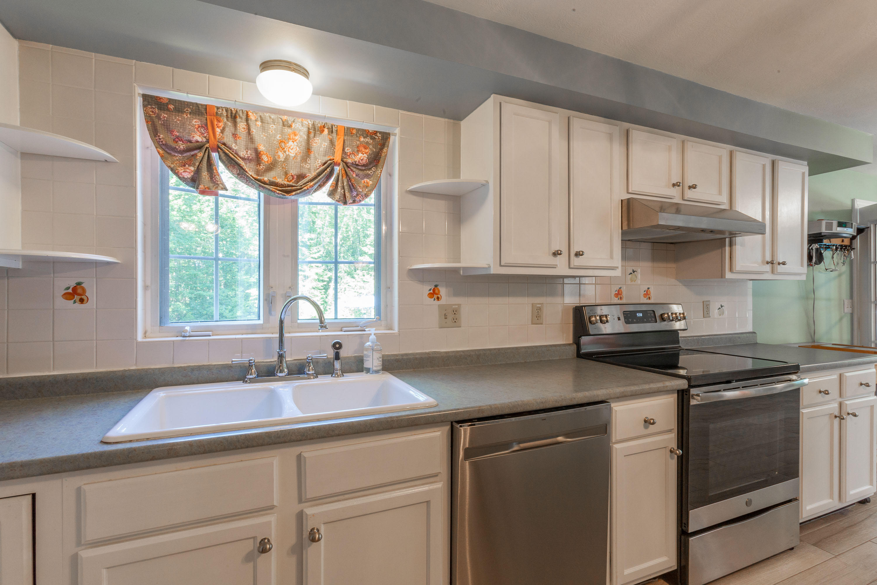 25 Sea Road Kennebunk, ME 04043 - Photo 8 of 32 packmaynard_25seardkennebunk_rs_print-01