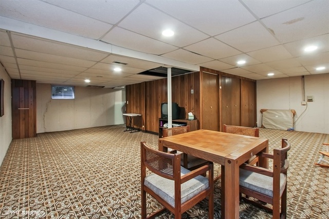 108 Ginger Court Rolling Meadows, IL 60008 - Photo 13 of 15 a view of a dining room with furniture