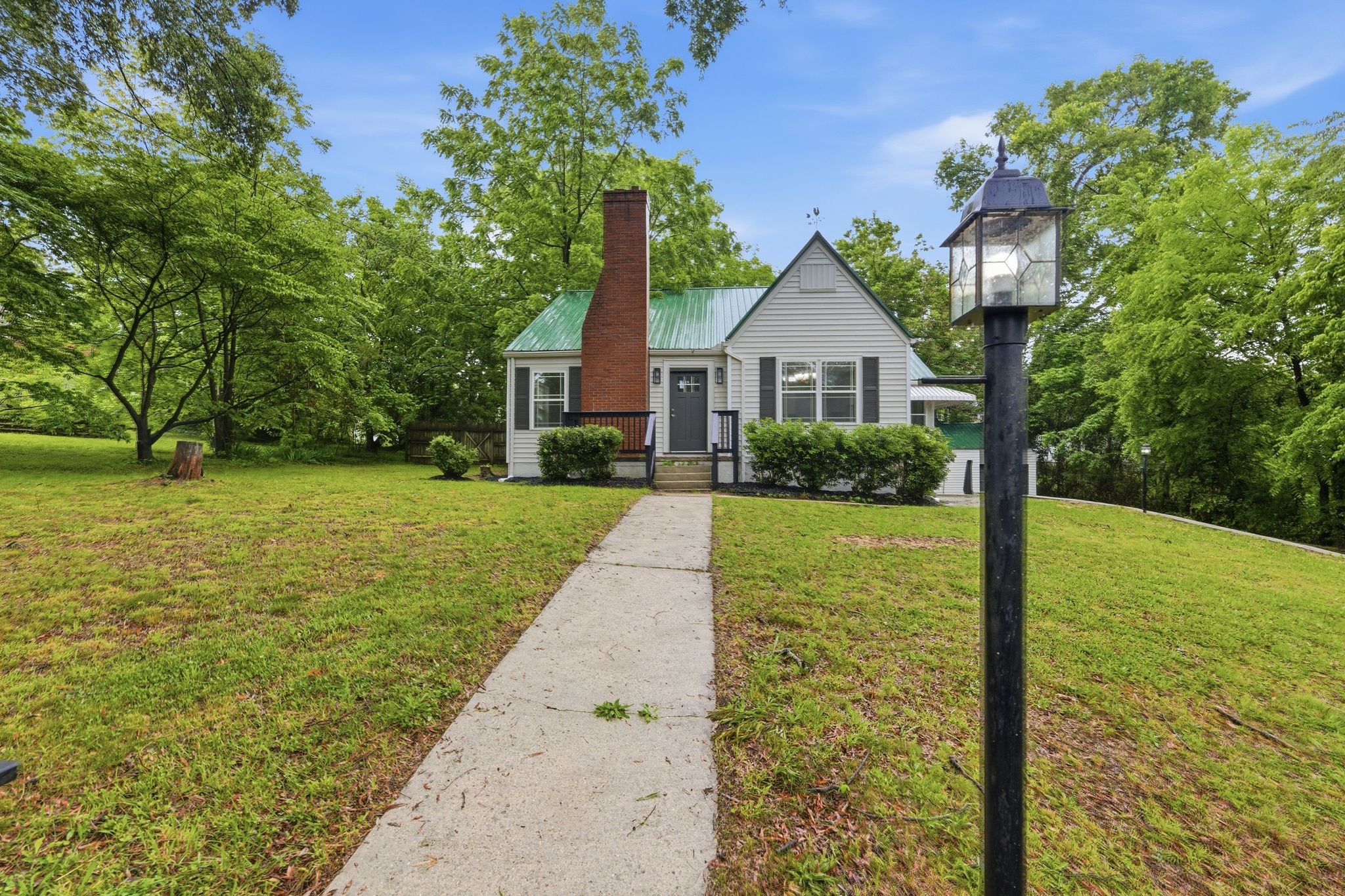 305 South Irwin Street Manchester, TN 37355 - Photo 3 of 40 a view of a house with garden