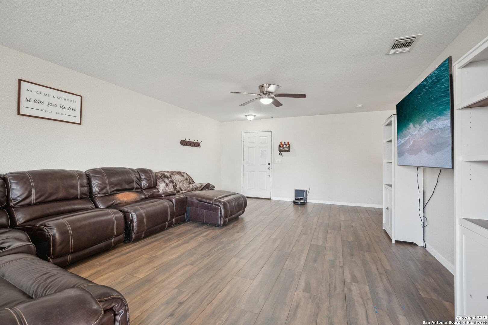 8232 Heights Valley Converse, TX 78109 - Photo 11 of 34