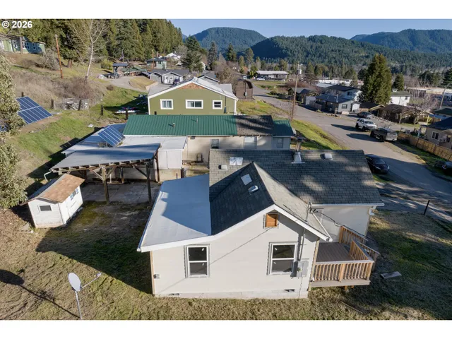 $213,000 | 48247 East 2nd Street, Oakridge, OR 97463