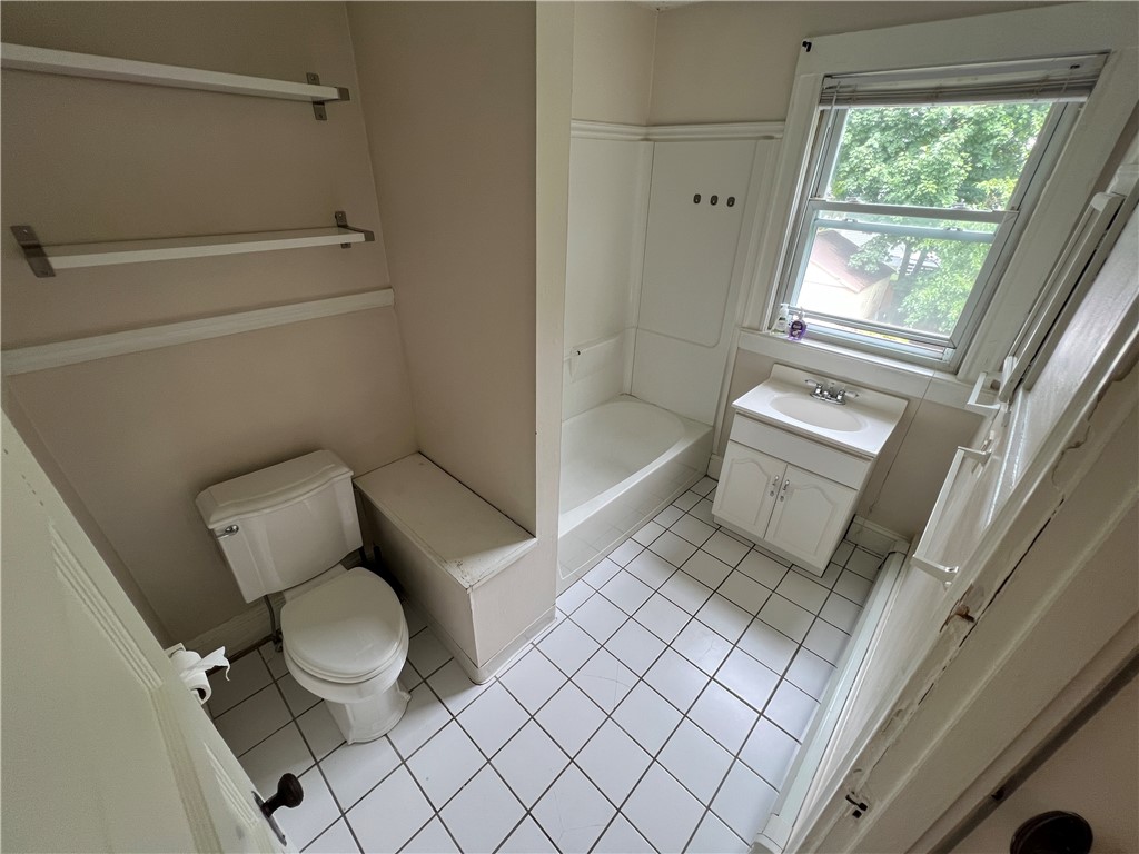 37 Rhodes Avenue Cranston, RI 02905 - Photo 12 of 17 Gallery Image 12