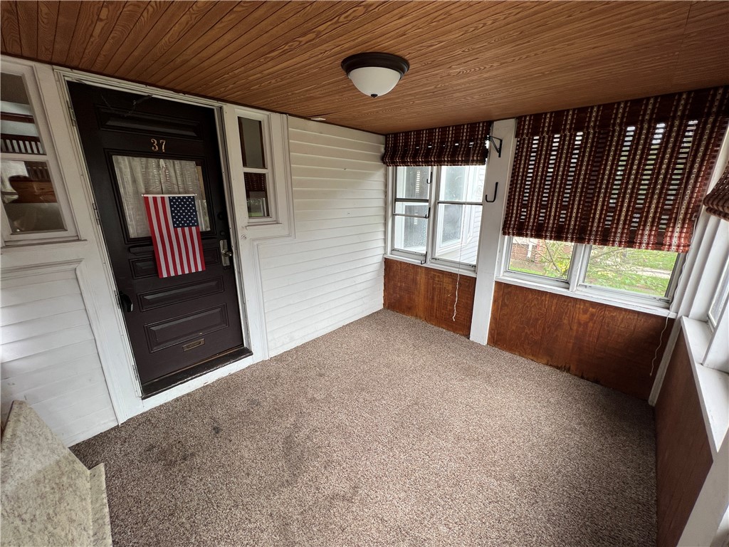37 Rhodes Avenue Cranston, RI 02905 - Photo 3 of 17 Gallery Image 3