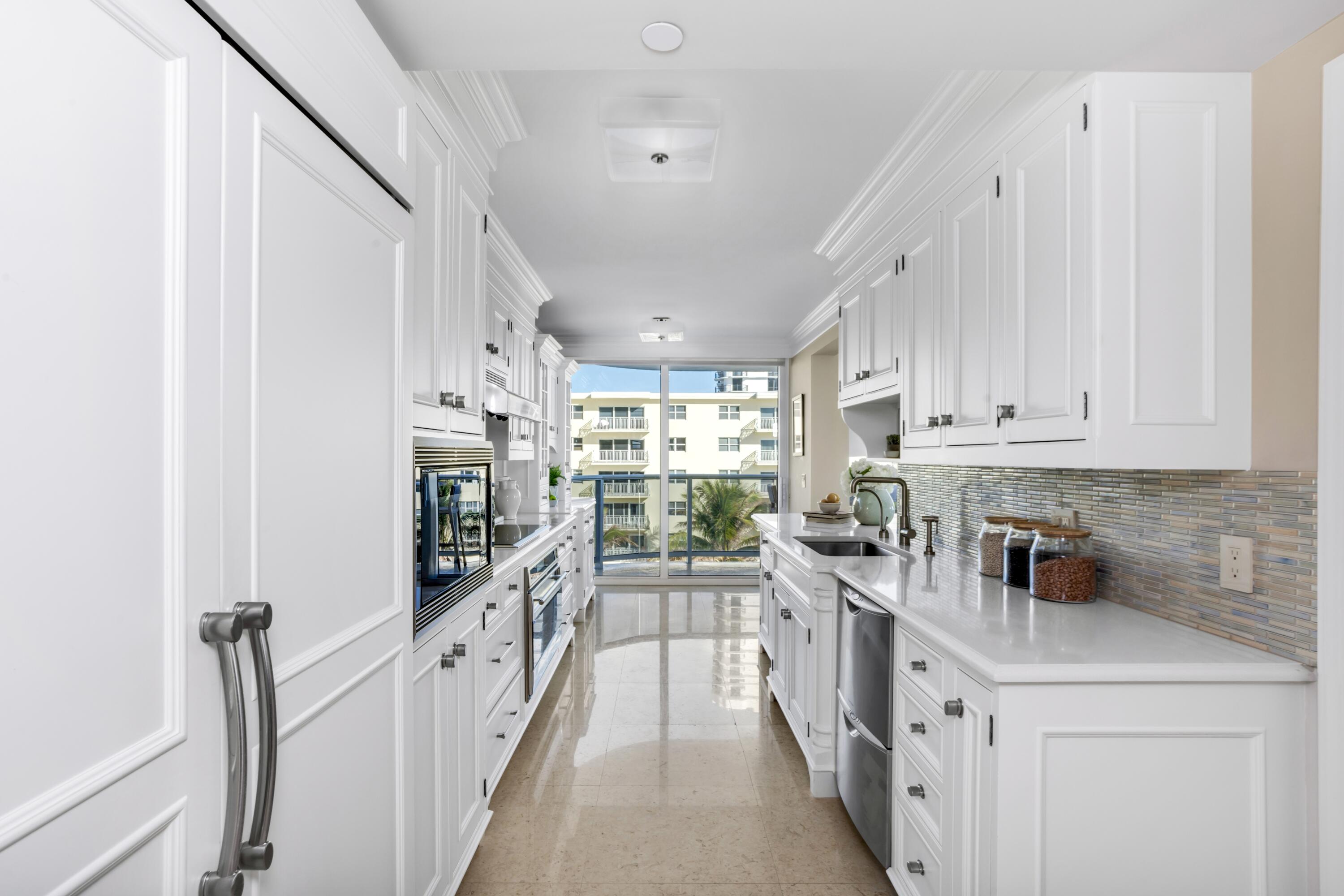 350 South Ocean Boulevard, Unit 4D Boca Raton, FL 33432 - Photo 14 of 34 KITCHEN