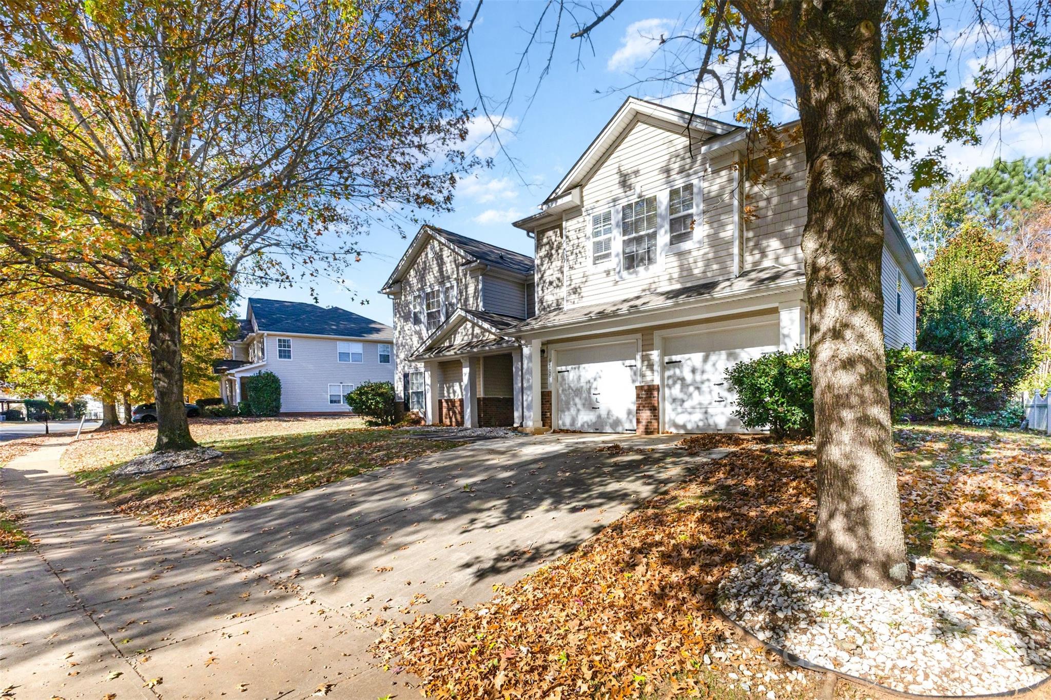 6706 Evanton Loch Road Charlotte, NC 28278 - Photo 3 of 32 a view of a building with a snow on the road