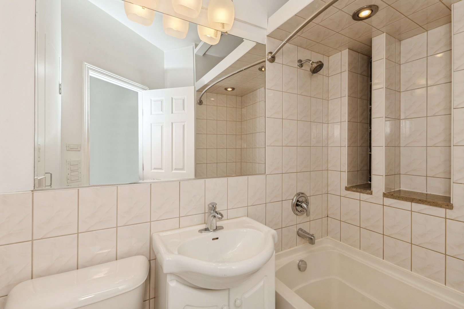 1327 West Addison Street, Unit 2B Chicago, IL 60613 - Photo 11 of 11