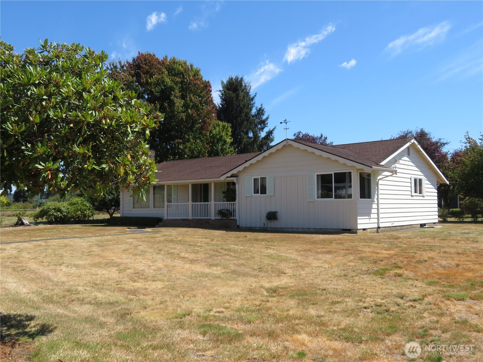 a view of a house with a yard