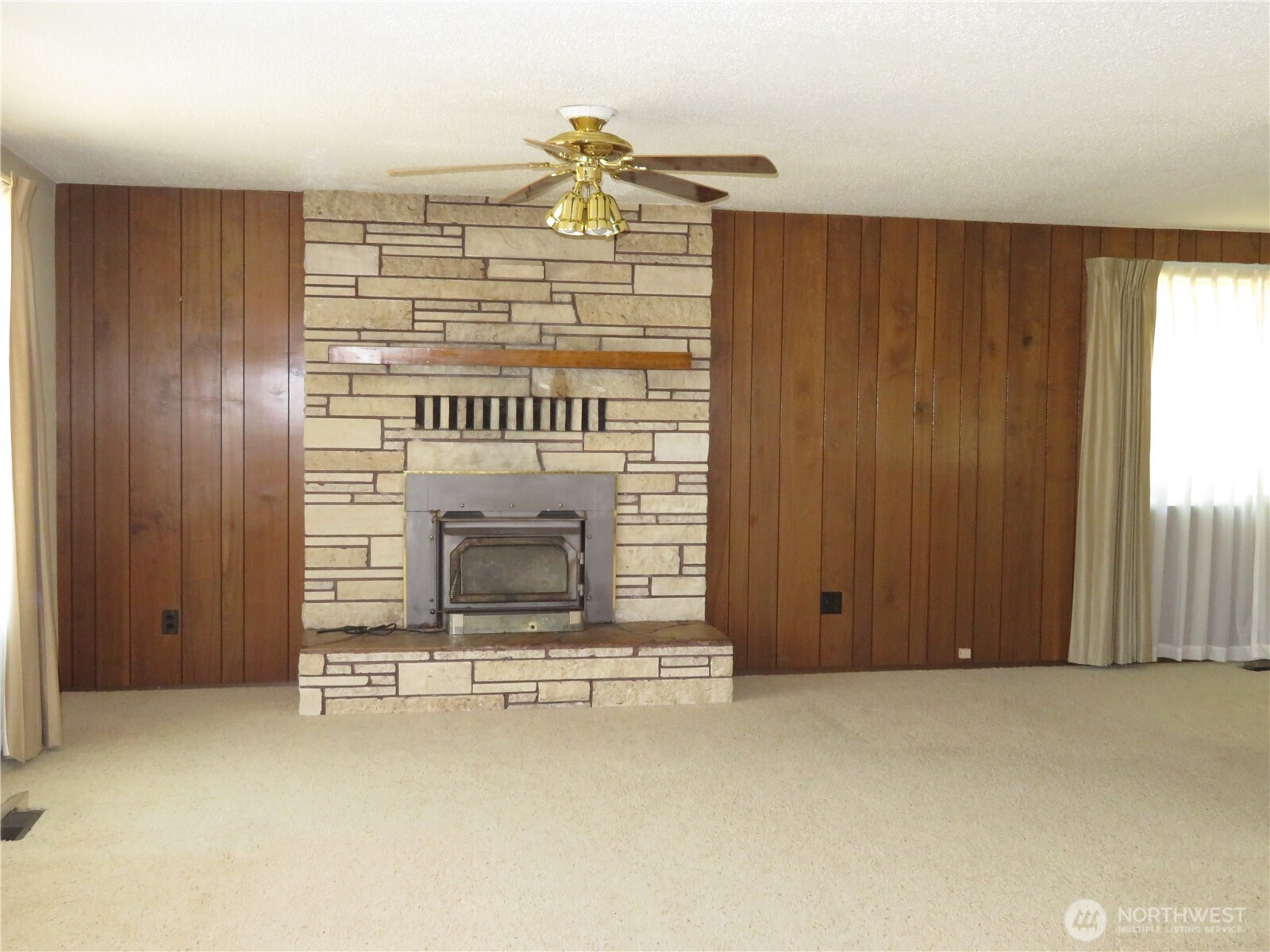 21 Wynoochee Valley Road Montesano, WA 98563 - Photo 18 of 38 a view of a fireplace with an empty room