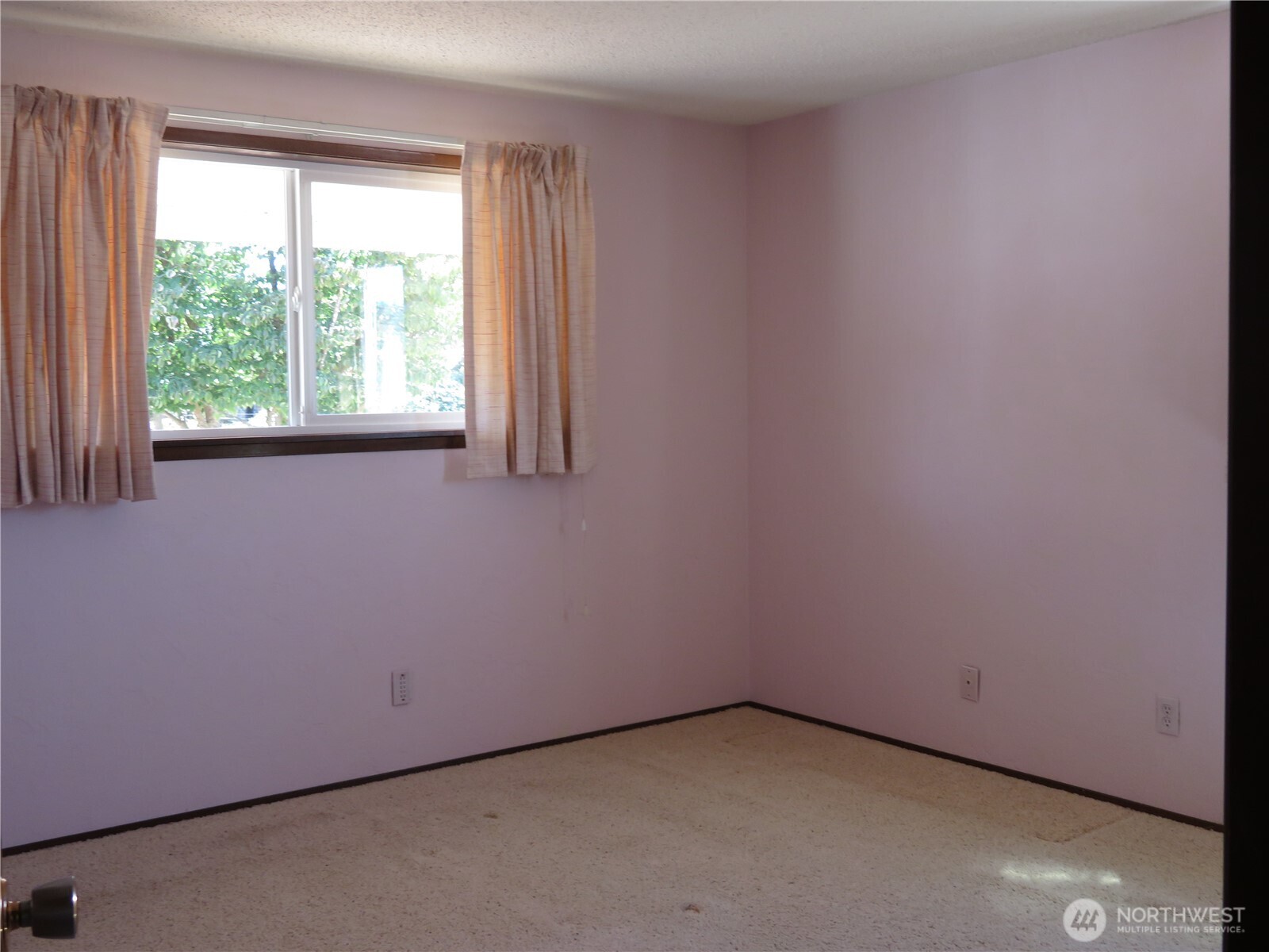 21 Wynoochee Valley Road Montesano, WA 98563 - Photo 30 of 38 an empty room with a window