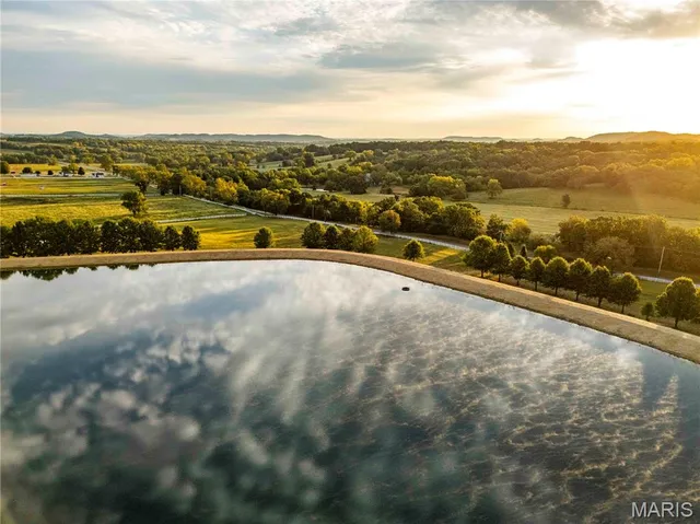 $7,000,000 | 21772 Hwy D, Eolia, MO 63344