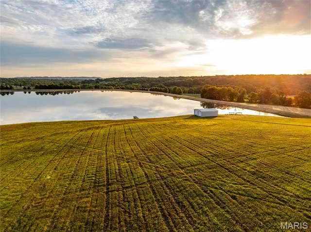 $7,000,000 | 21772 Hwy D, Eolia, MO 63344