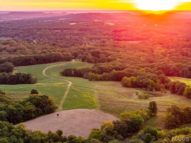 $7,000,000 | 21772 Hwy D, Eolia, MO 63344