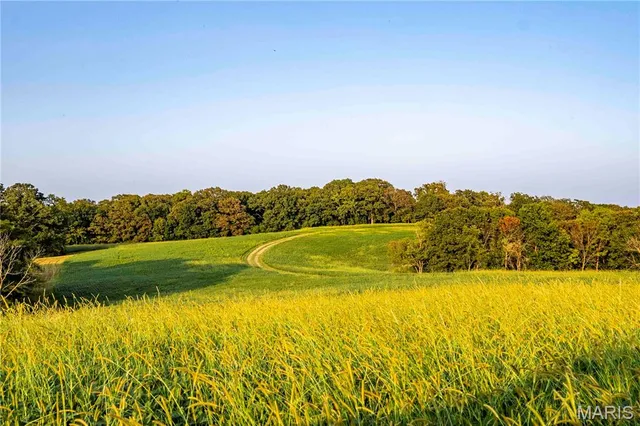 $7,000,000 | 21772 Hwy D, Eolia, MO 63344