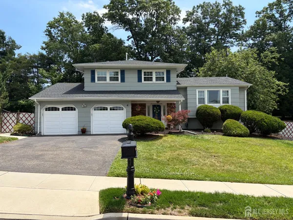$725,000 | 4 Avon Way, Sayreville, NJ 08859