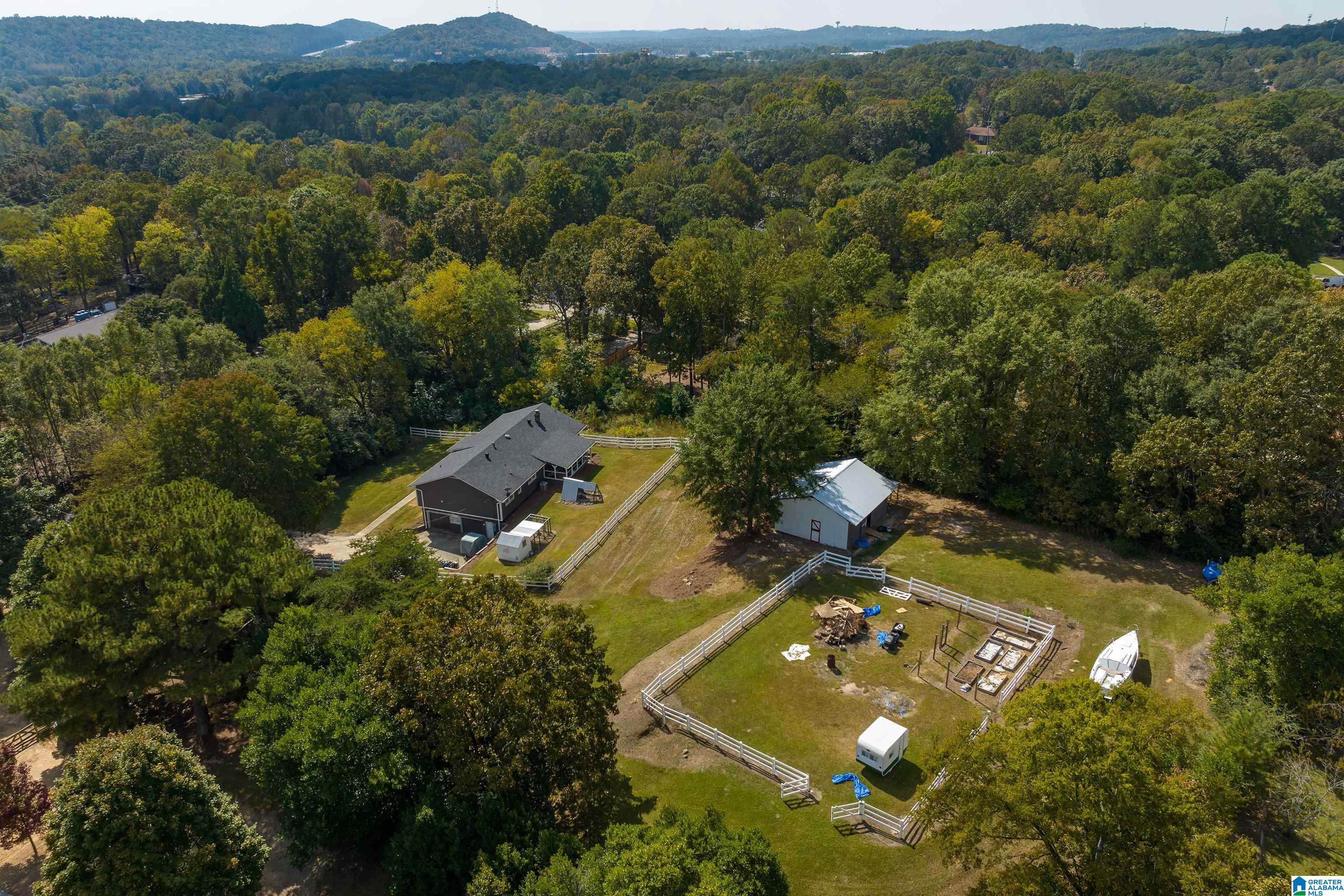 204 Auburn Road Pelham, AL 35124 - Photo 37 of 45