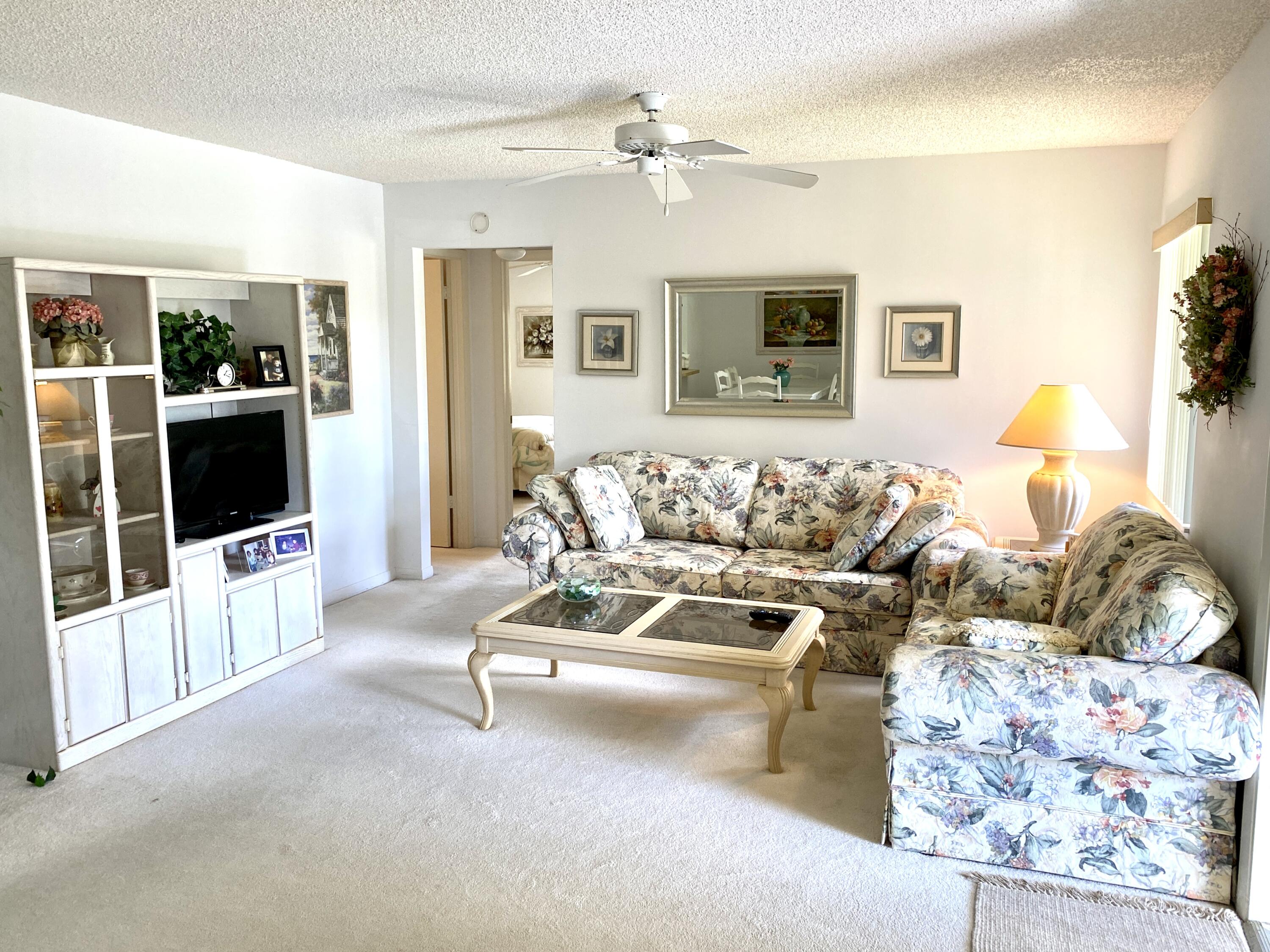 340 Pine Ridge Circle, Unit B2 Greenacres, FL 33463 - Photo 6 of 29 IMG_2072