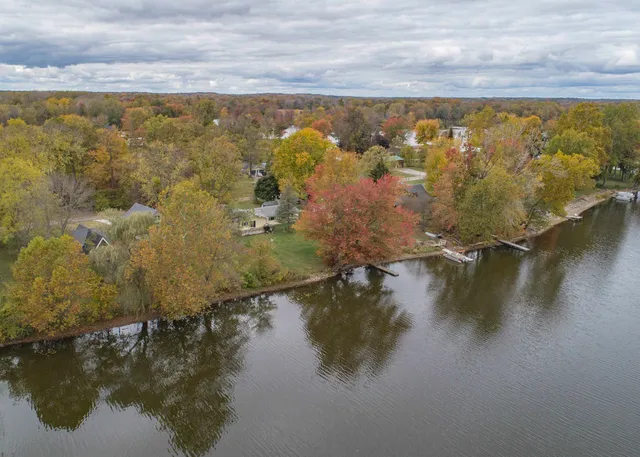 $334,000 | 2680 South 390 West, Pleasant Lake, IN 46779