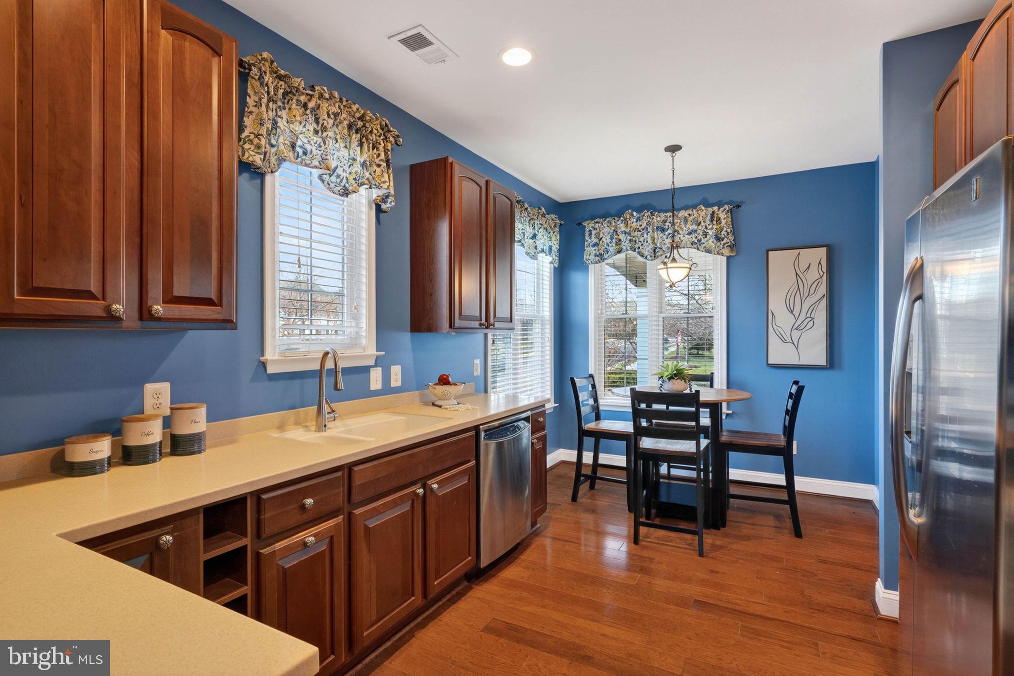 6920 Netherstone Court Gainesville, VA 20155 - Photo 9 of 44 Kitchen