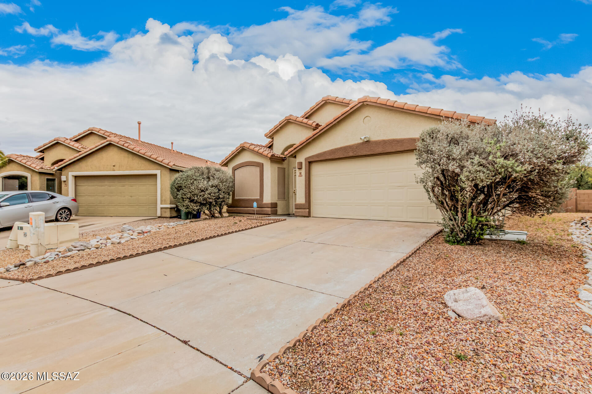 8509 East Sarnoff Ridge Loop Tucson, AZ 85710 - Photo 2 of 32