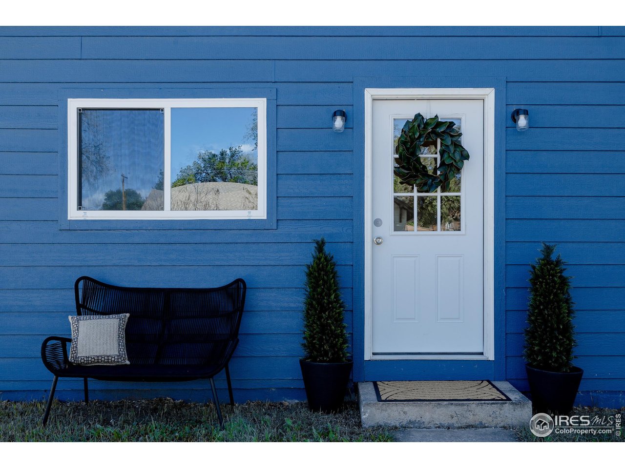 934 6th Street Berthoud, CO 80513 - Photo 19 of 28 a living room with furniture and a window