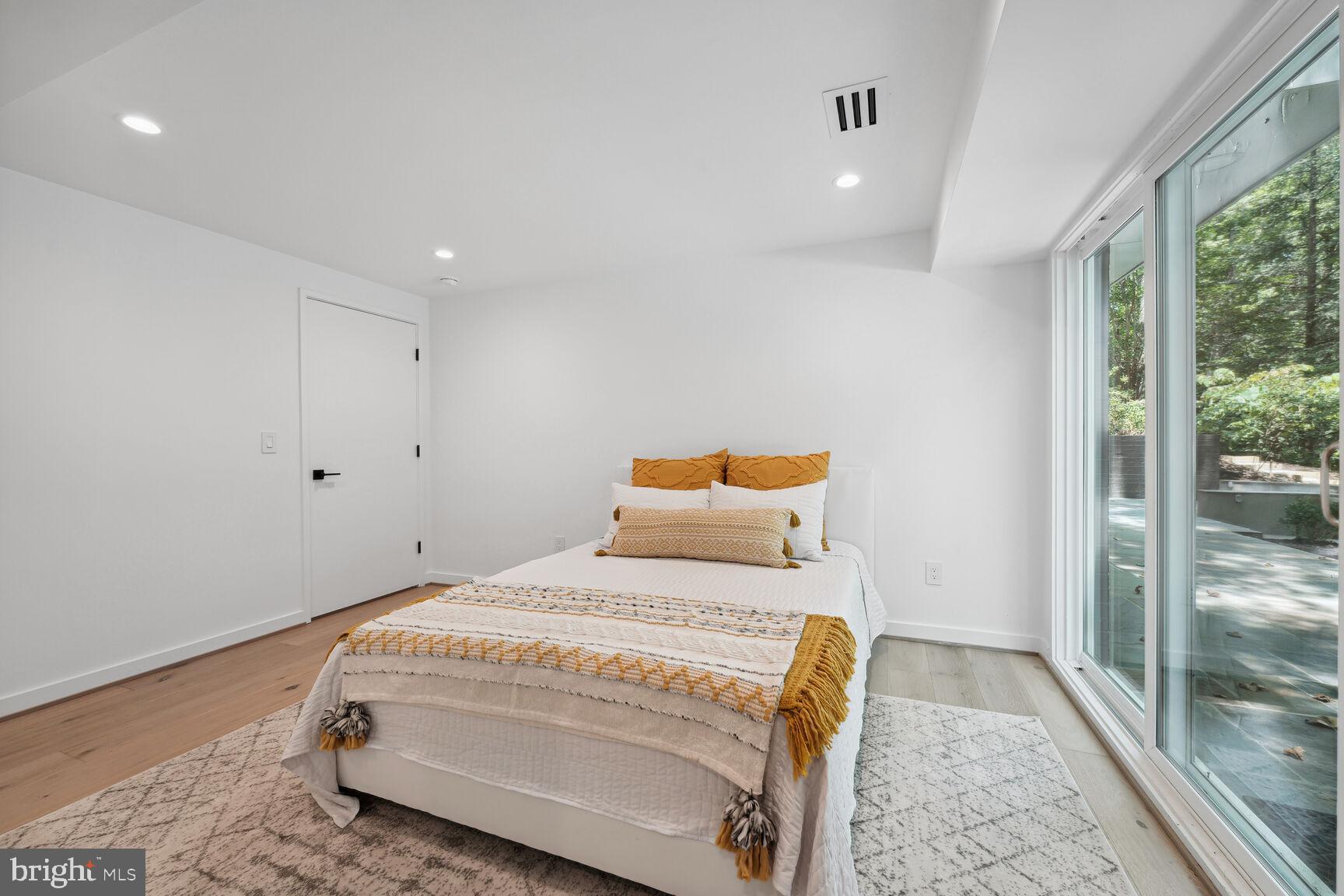 7318 Rippon Road Alexandria, VA 22307 - Photo 36 of 57 Guest Suite