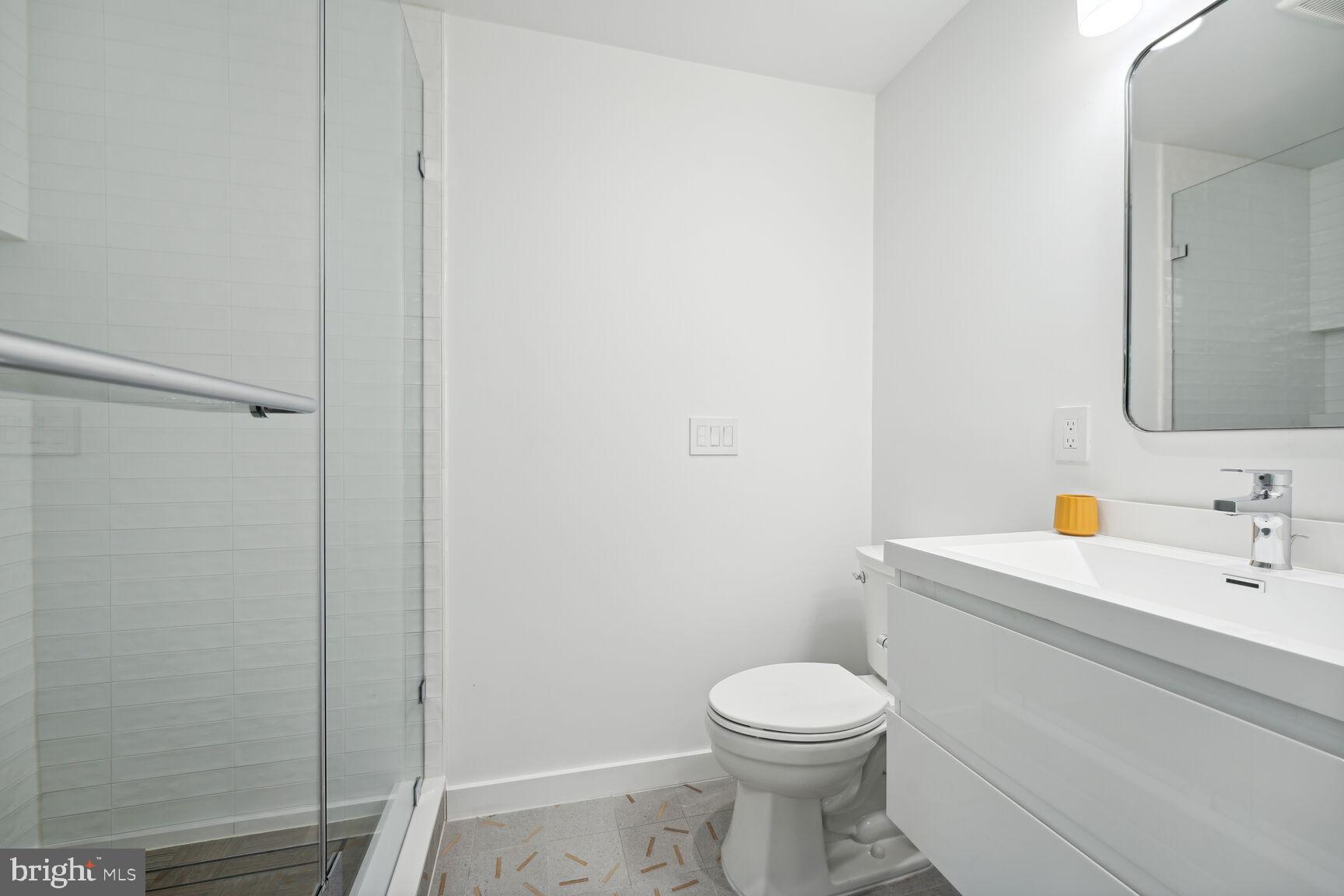 7318 Rippon Road Alexandria, VA 22307 - Photo 38 of 57 Guest Suite Bath