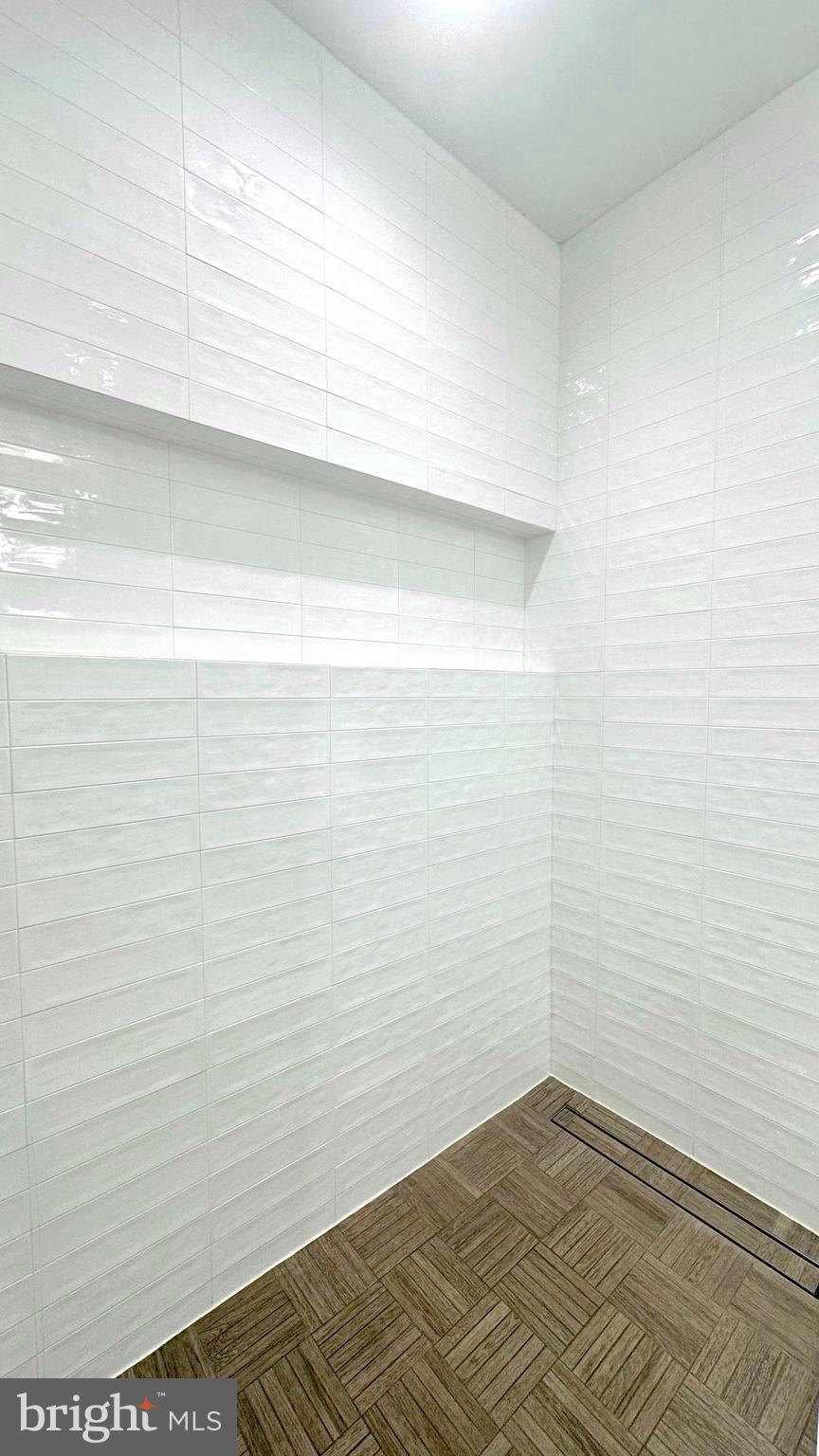 7318 Rippon Road Alexandria, VA 22307 - Photo 39 of 57 Guest Suite Bath