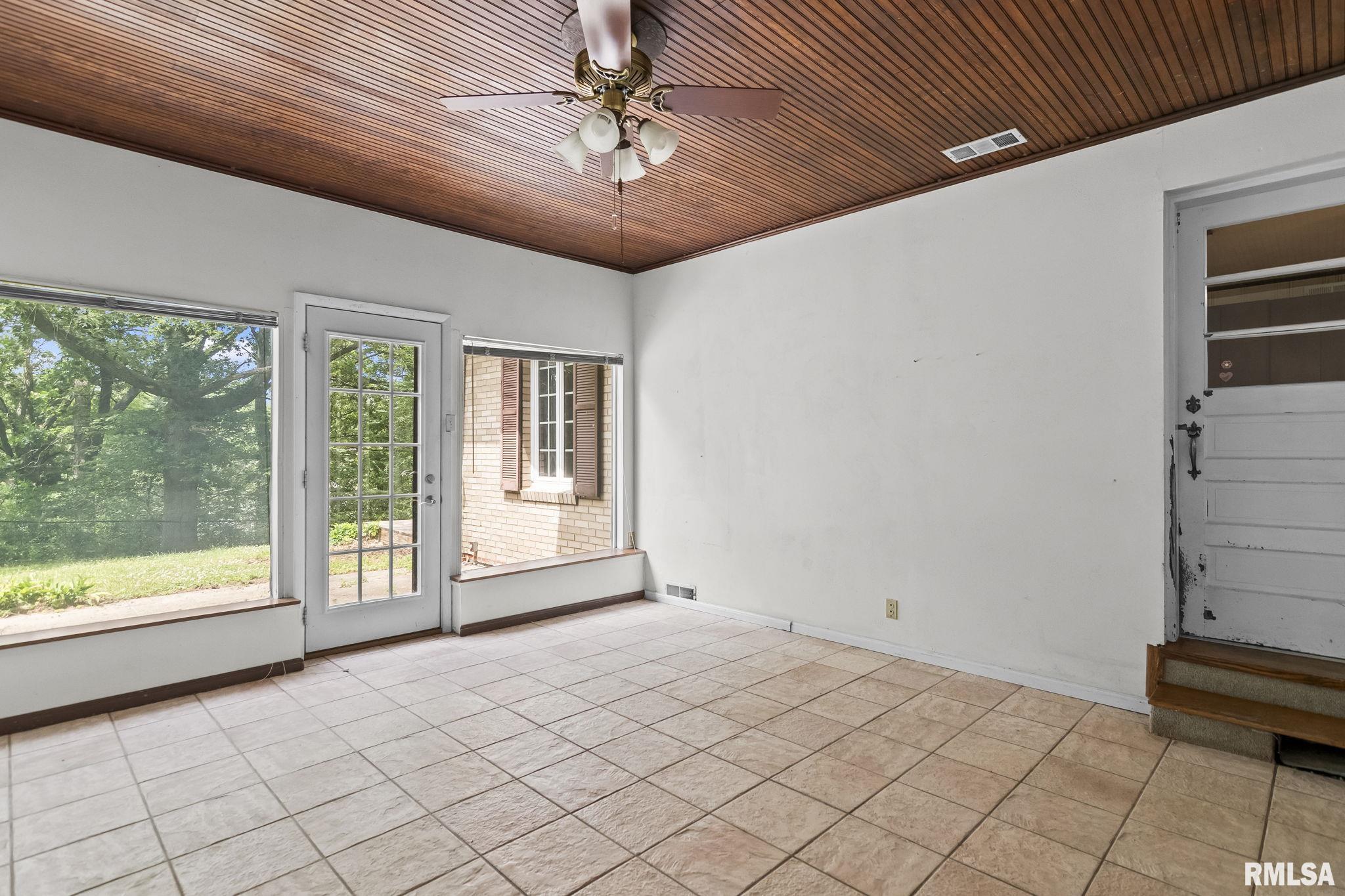 21 West Hazel Dell Lane Springfield, IL 62703 - Photo 22 of 39 Gallery Image 22